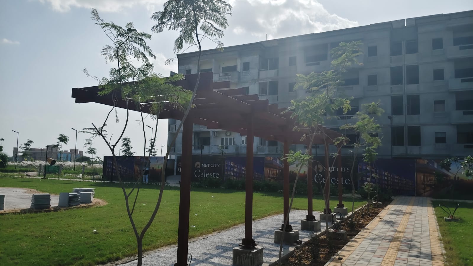 Pergola and greenery in the park facing MET City Celeste