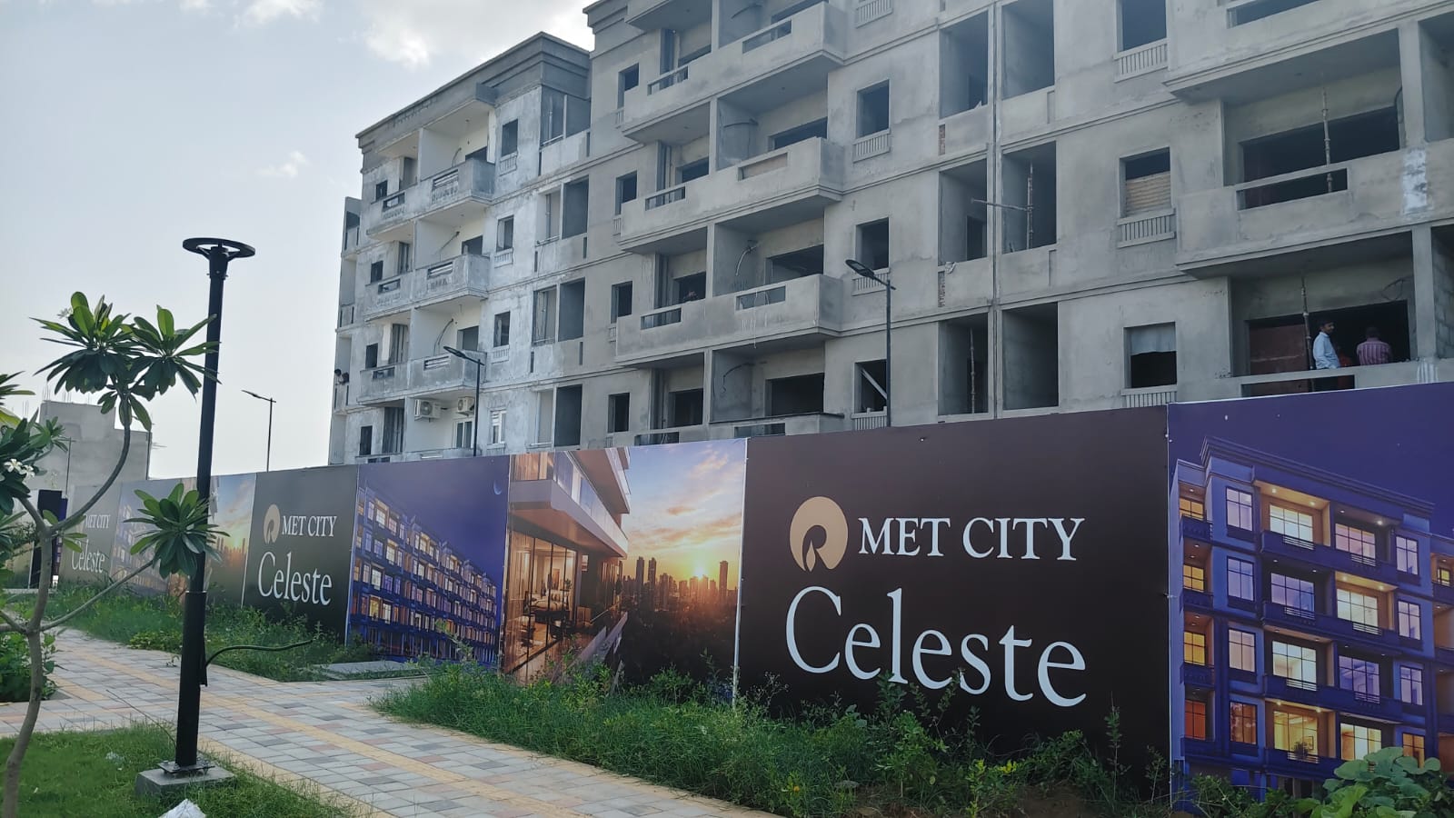 MET City Celeste independent floors — construction progress with project hoarding