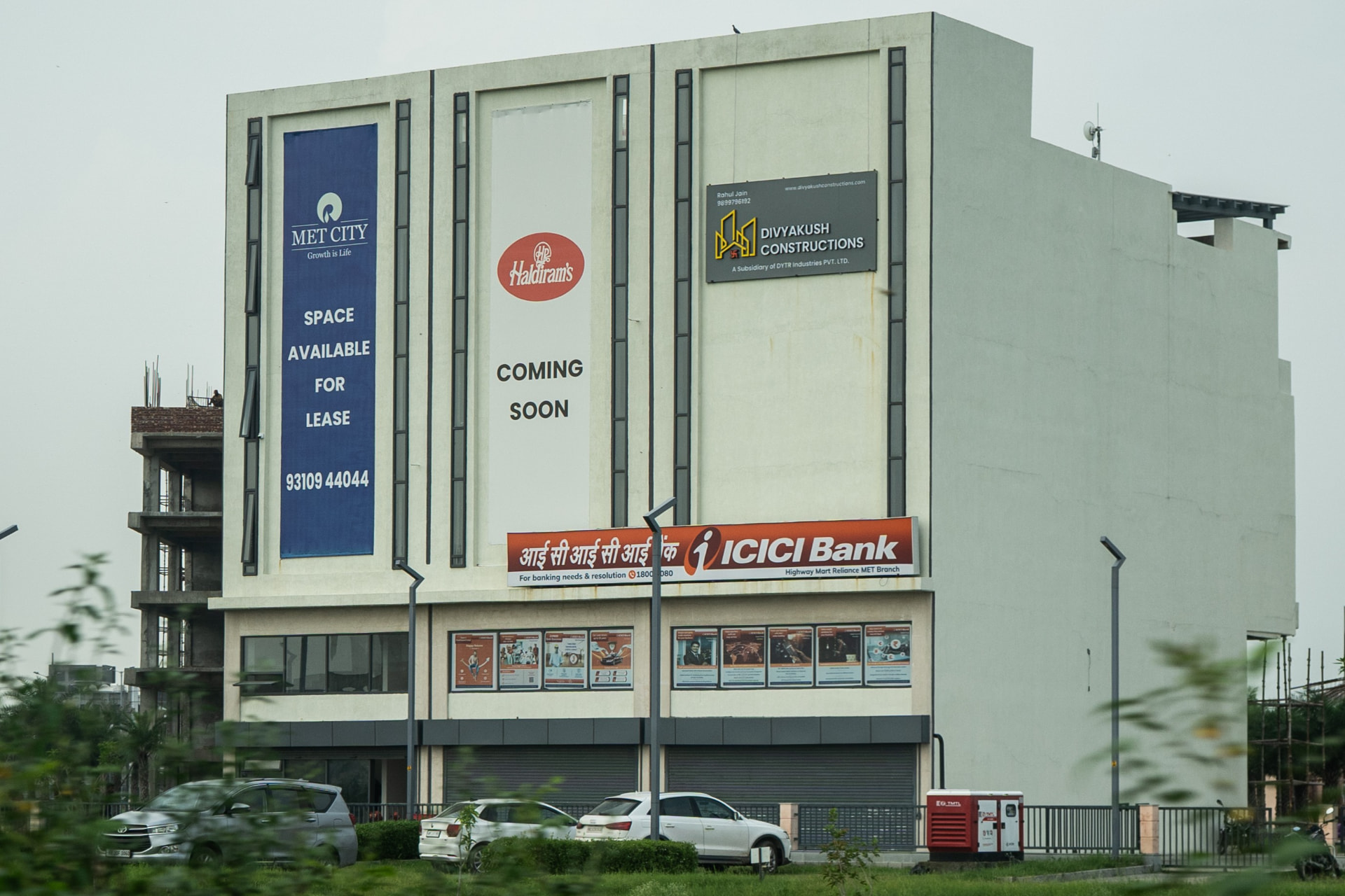 New commercial block with ICICI Bank branch in MET City